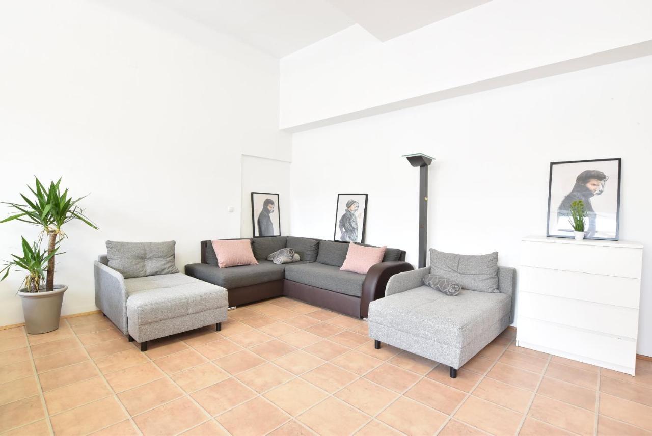 Riesiges Zentrales Apartment Mit Parkplatz Innsbruck Buitenkant foto